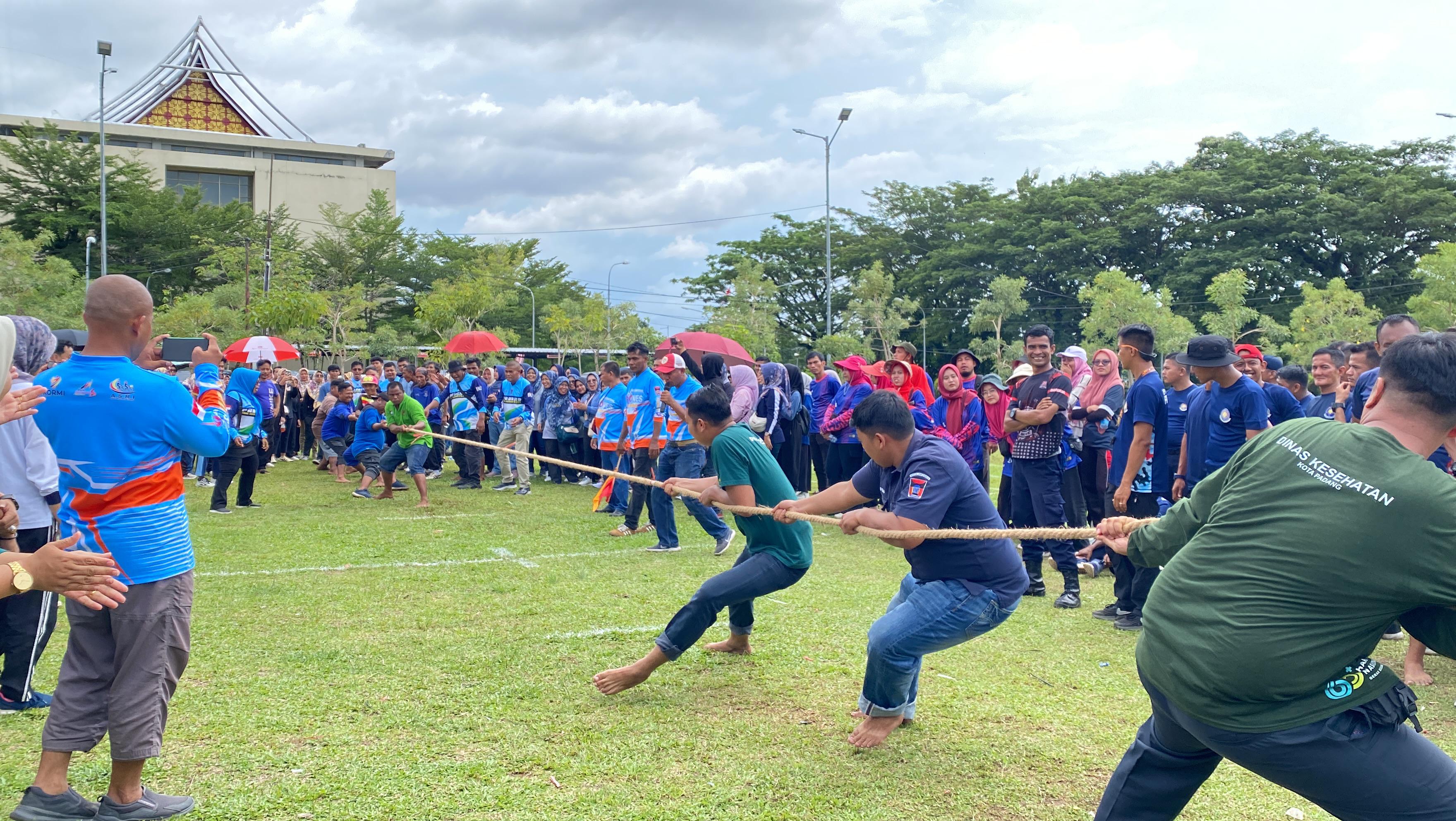 Perlombaan Tarik Tambang dalam Rangka Gebyar HUT KORPRI